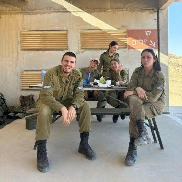 اینا کافور ندارن مگه؟  