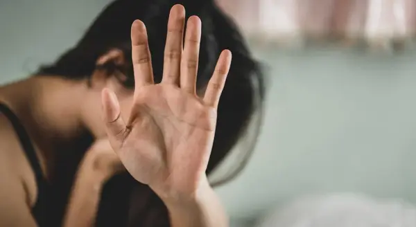یه دانشجو ۲۰ ساله به 
