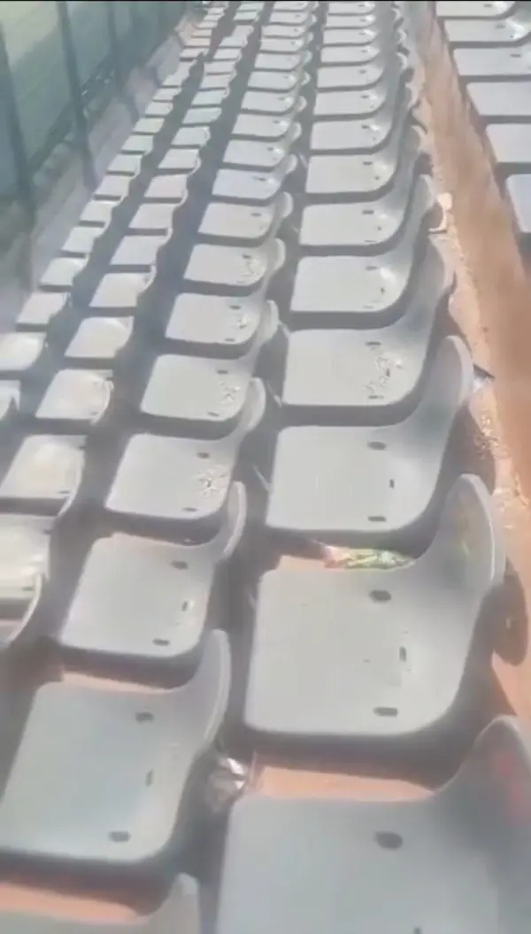 صندلیای استادیوم تختی یاسوج اینجوریه 