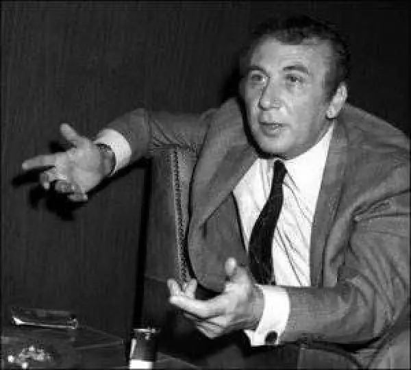 المذيع: على من أنت ثائر؟